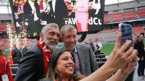 揭秘：前海牛传奇主帅李霄鹏或将牵手中甲宁波队，开启全新执教篇章！